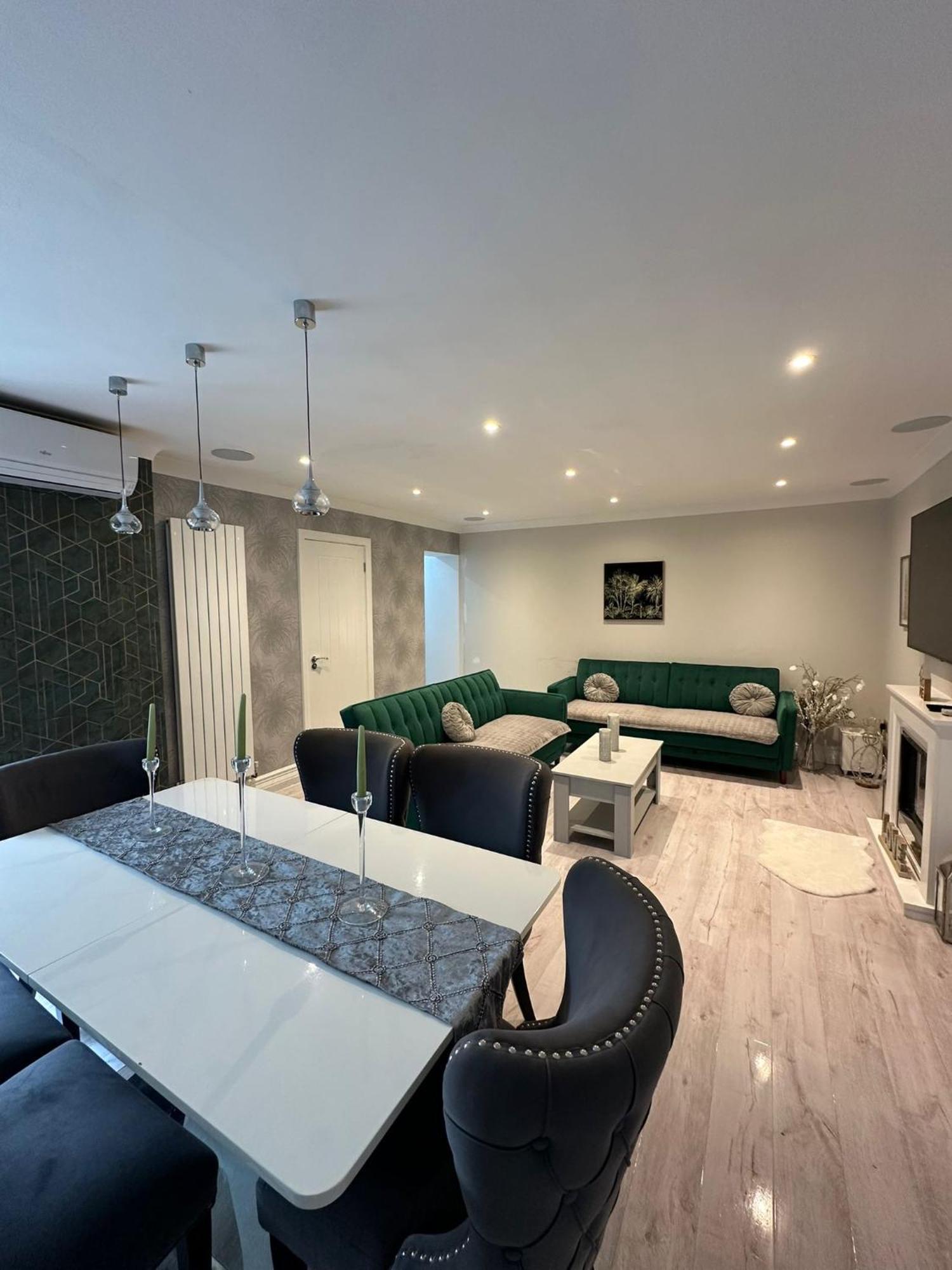 Апартаменты Luxury House Гринфорд Экстерьер фото